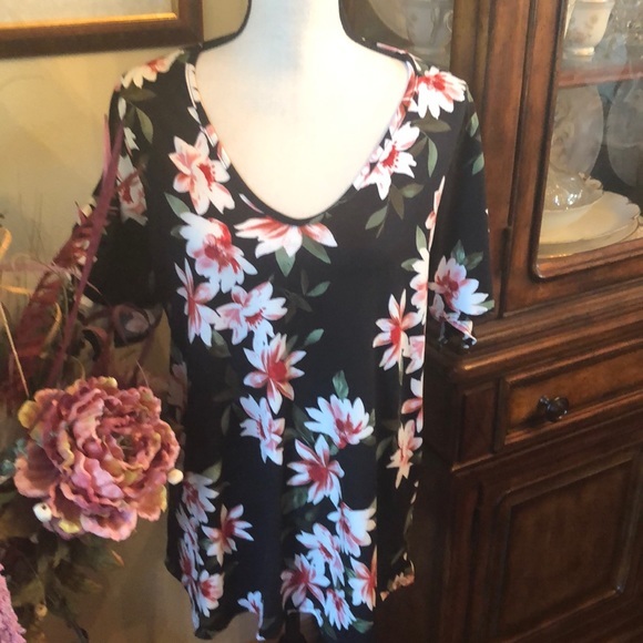 Soft Floral Cut-Out Tie Sleeve Top - Picture 4 of 6